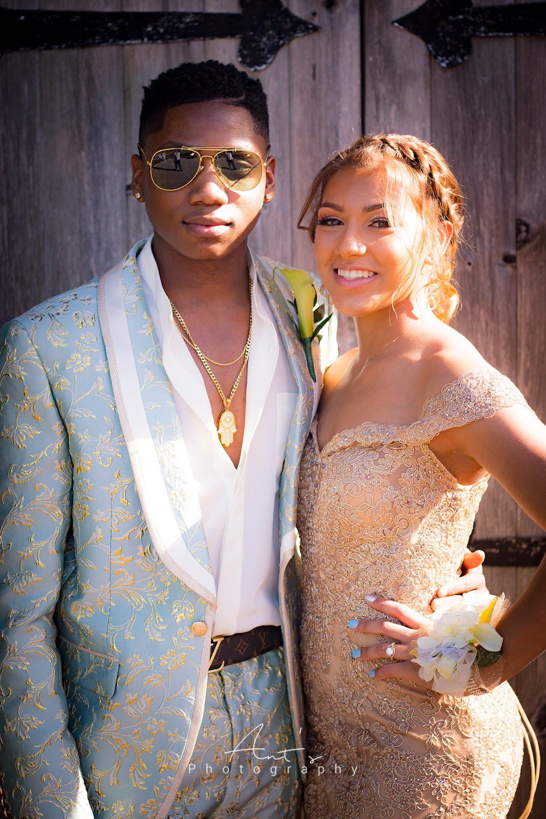 Prom photos in Connecticut with couples and formal portraits